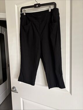 Tribal Black Pull-On Capri Pants with Front Pockets